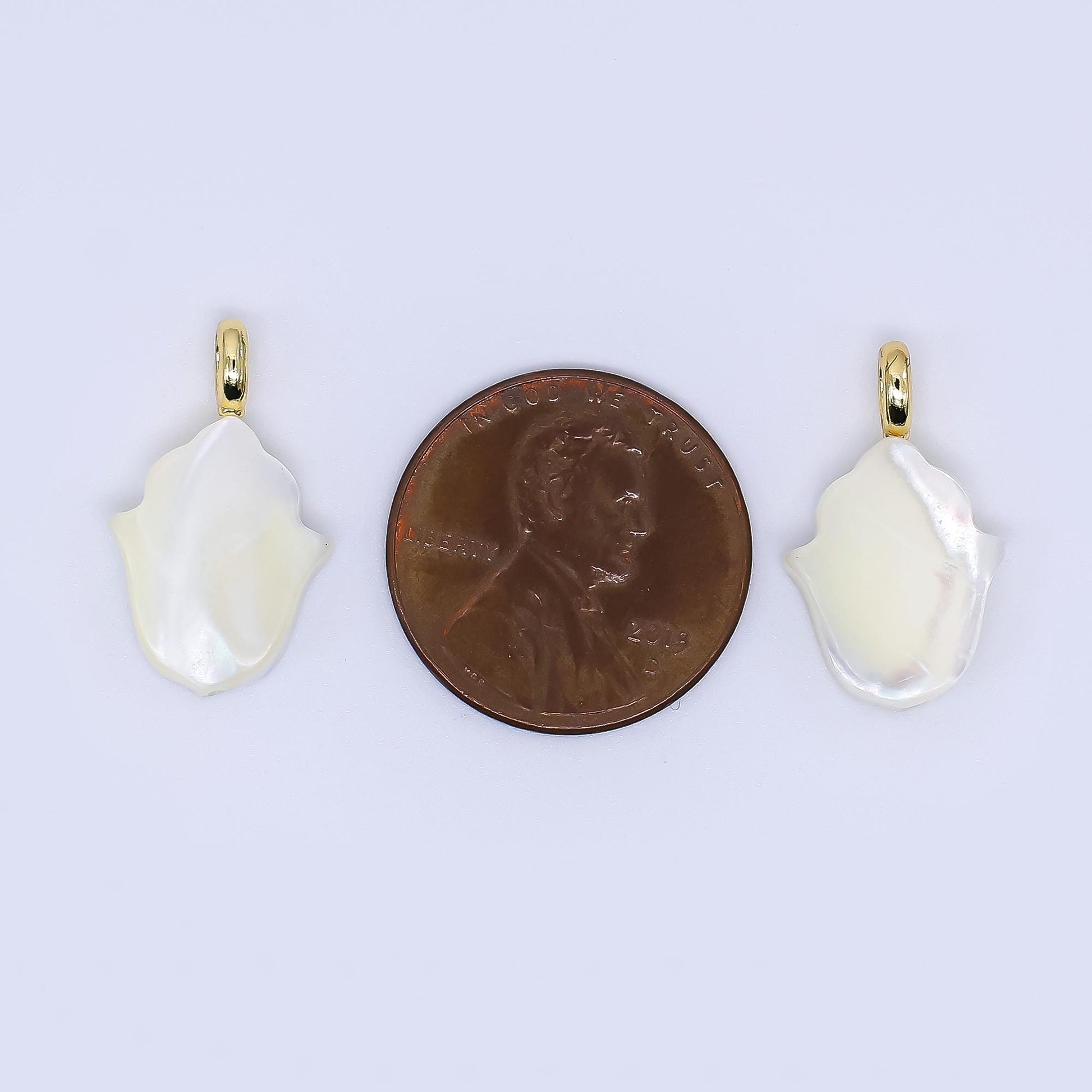 Hamsa Hand pearls charm gold 19.2x11.6mm white Shell pearls for necklace bracelet earring Amulet jewelry making minimalist AF-551