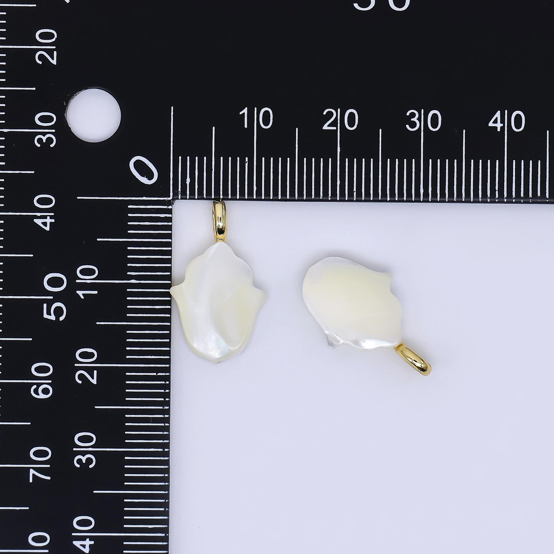 Hamsa Hand pearls charm gold 19.2x11.6mm white Shell pearls for necklace bracelet earring Amulet jewelry making minimalist AF-551