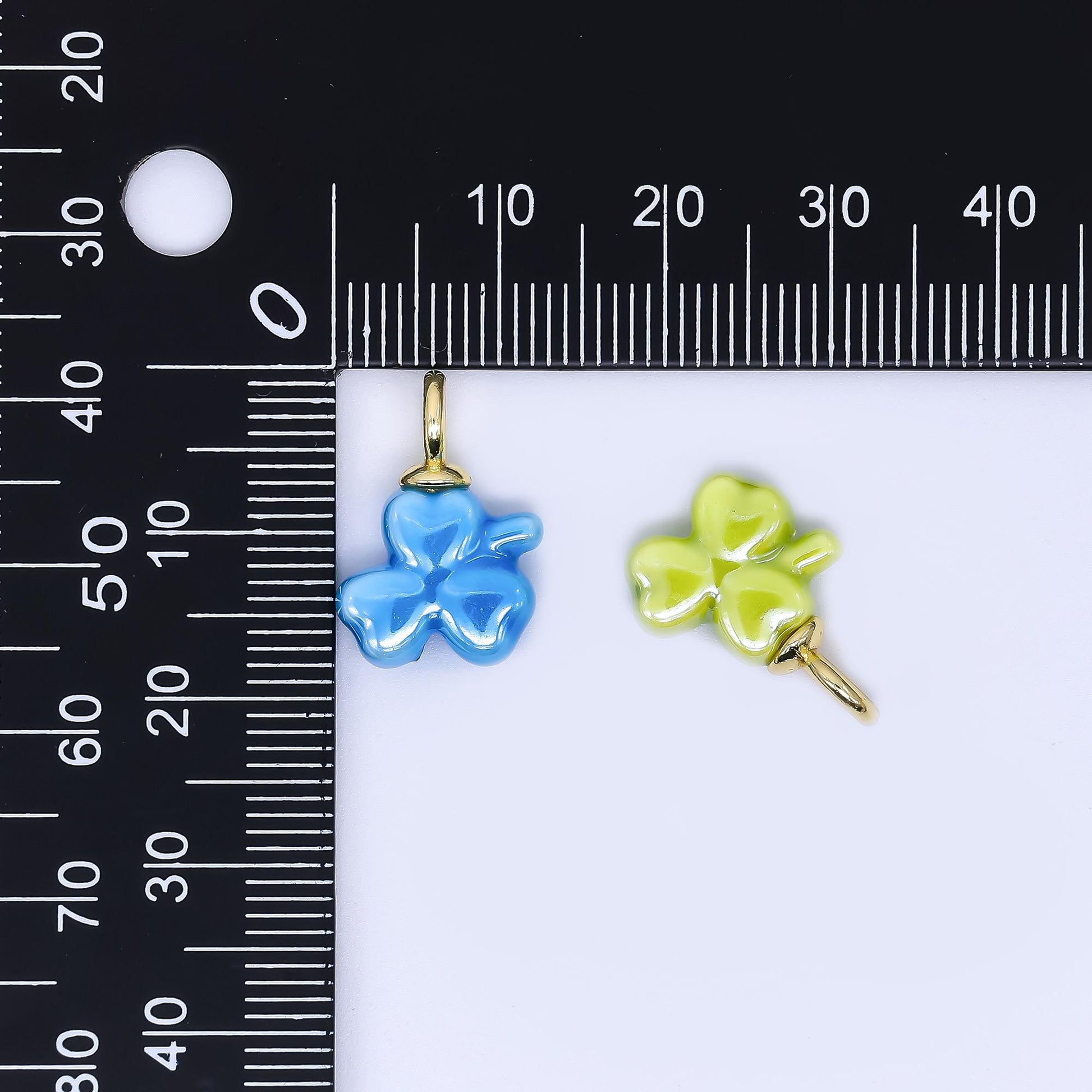 Dainty Clover ceramic charm handmade Green Shamrock ceramic porcelain vintage charm for necklace bracelet jewelry making supply AJ-401