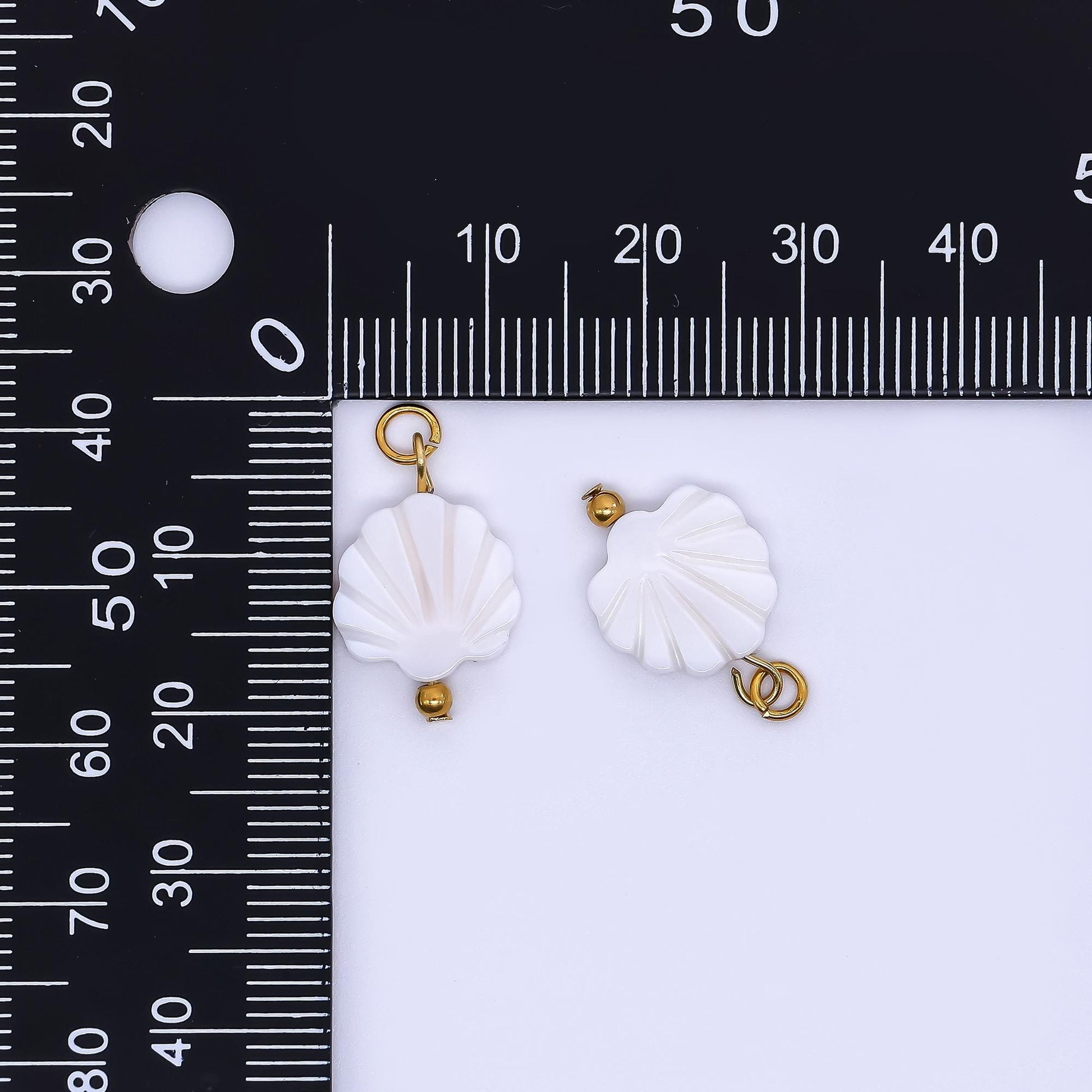 Dainty Pearl pendant lead nickel free 24k gold filled Clam Charm Pearl charm necklace bracelet jewelry making P-1778
