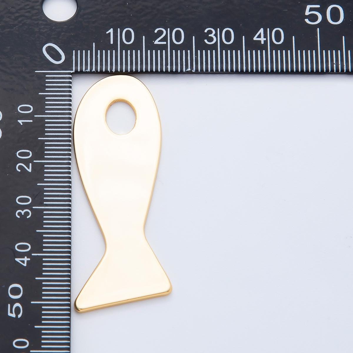 Long Flat Baby Fish Pendant for Cord Necklace Fish Charm Under the Sea Ocean Life 18k Gold Filled Jewelry Supply N-1251