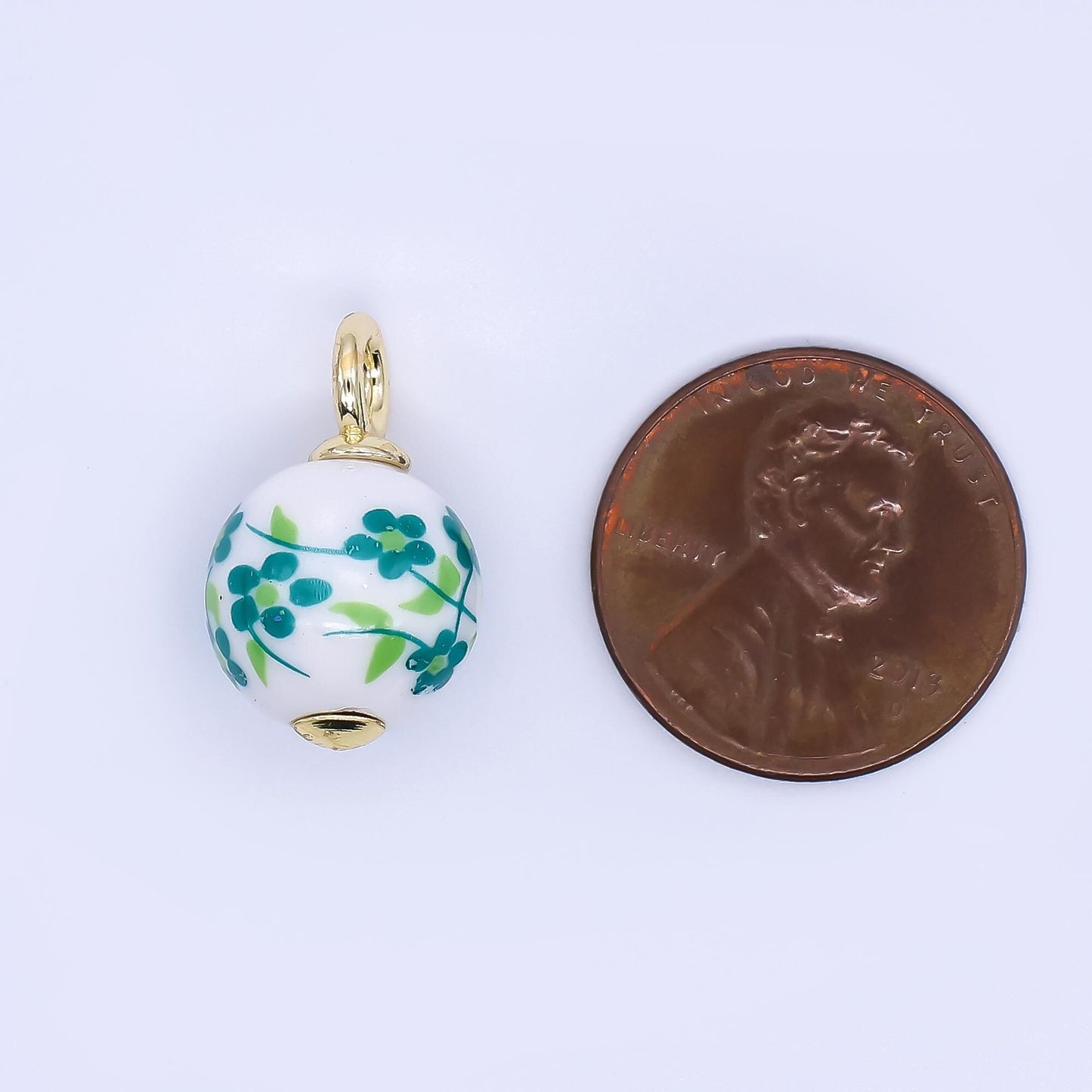 Dainty round ceramic charm handmade Green Flower Clover painting porcelain vintage charm for necklace bracelet jewelry making supply D-064