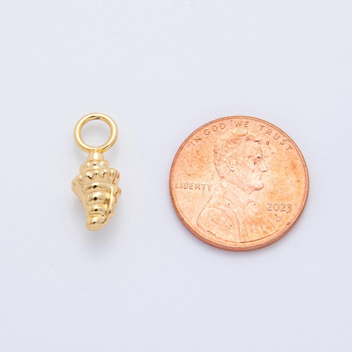 18K Gold Filled Gold Seashell Charm Pendant – Nautical Beach Jewelry, Ocean-Inspired Conch Shell Charm for Earring Charm AH-910