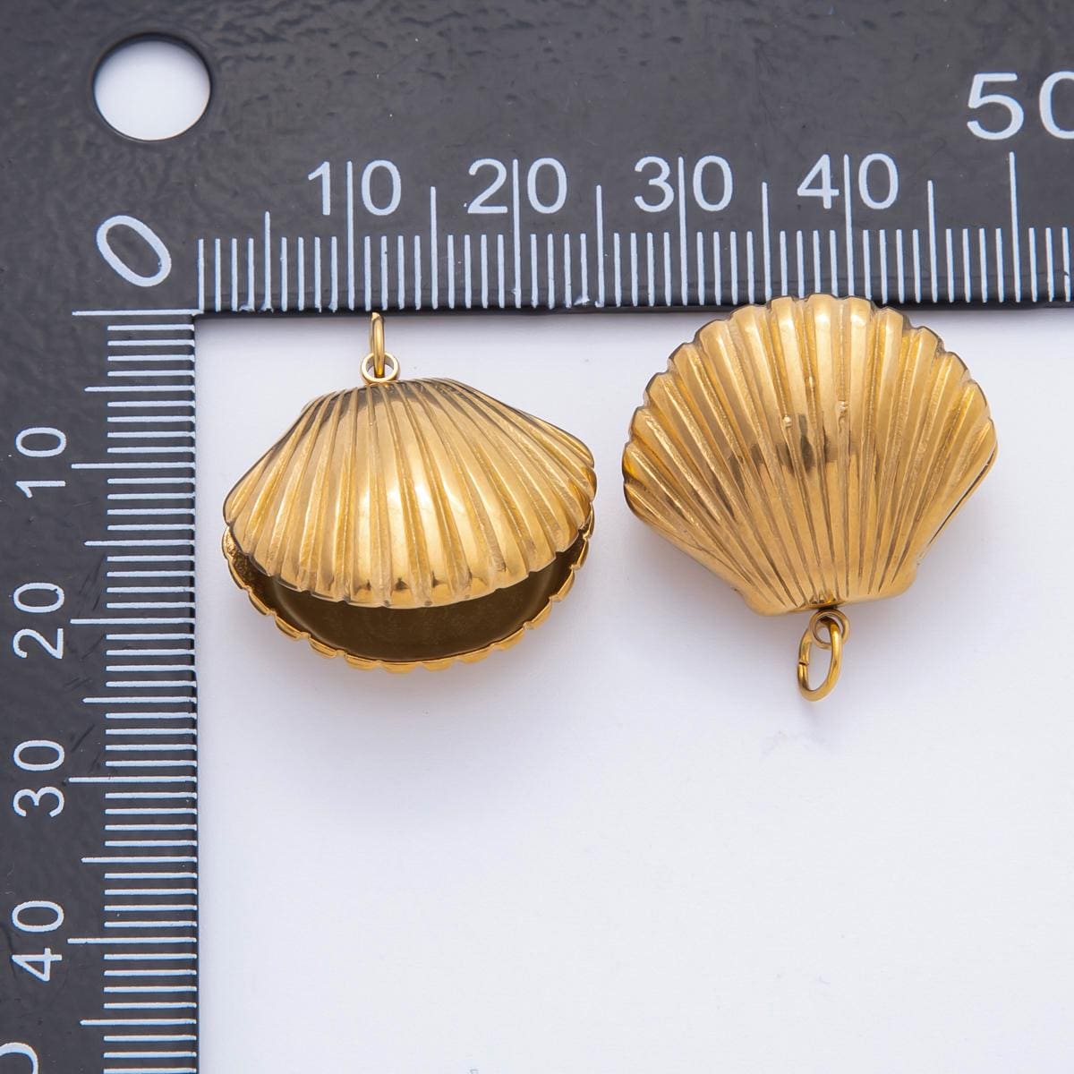 PVD Gold Stainless Steel Clam Shell Charm Beach Jewelry Making Supply | AH-948