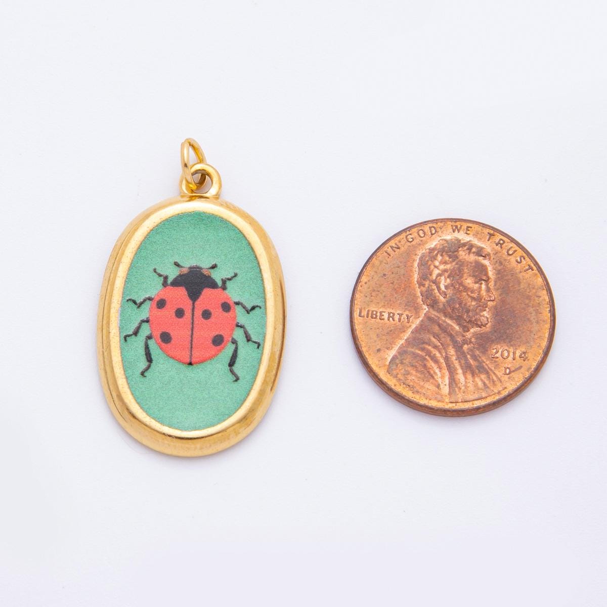 Embossed Design Enamel Painting Ladybug Oval Pendant Charm PVD Gold Plated Frame with Red Ladybug J-420
