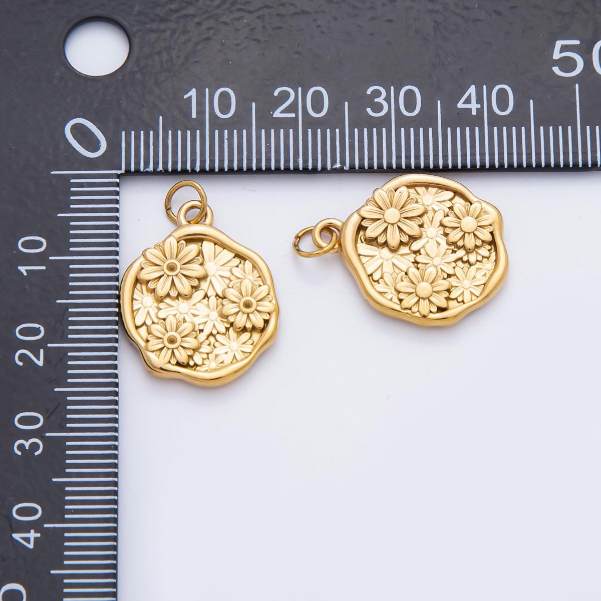 PVD Gold Stainless Steel 17mm Daisy Flower Charm Artisan Floral Pendant | AH-950