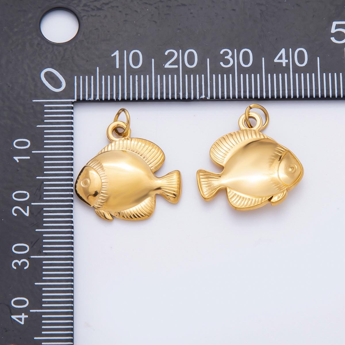 Stainless steel gold fish necklace pendant Under The Sea Ocean Animal charm for Charm Necklace Bracelet Supply C-093