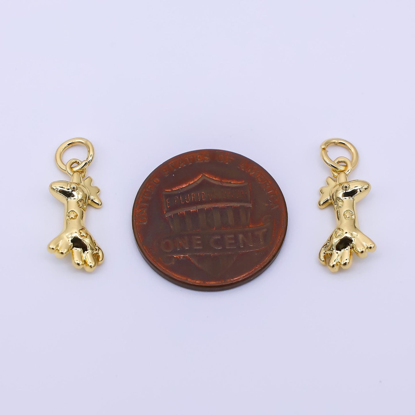 24K Gold Filled 15mm Wildlife Giraffe Animal Charm | AH-549