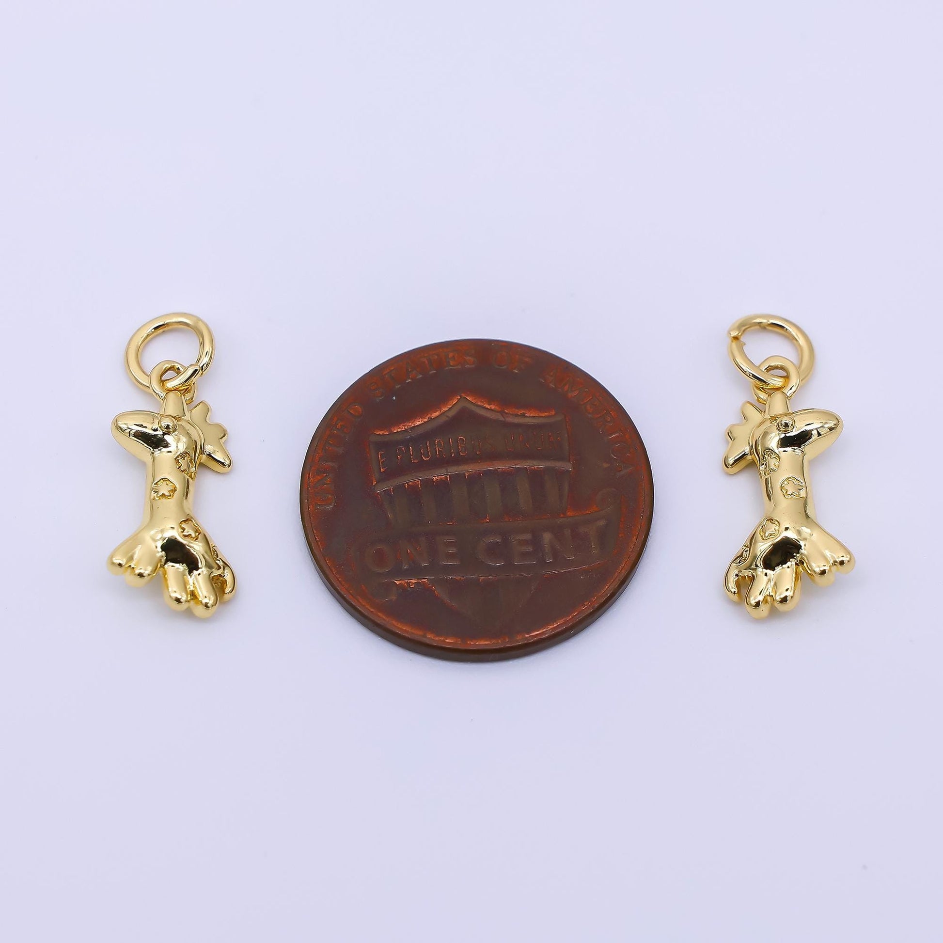 24K Gold Filled 15mm Wildlife Giraffe Animal Charm | AH-549