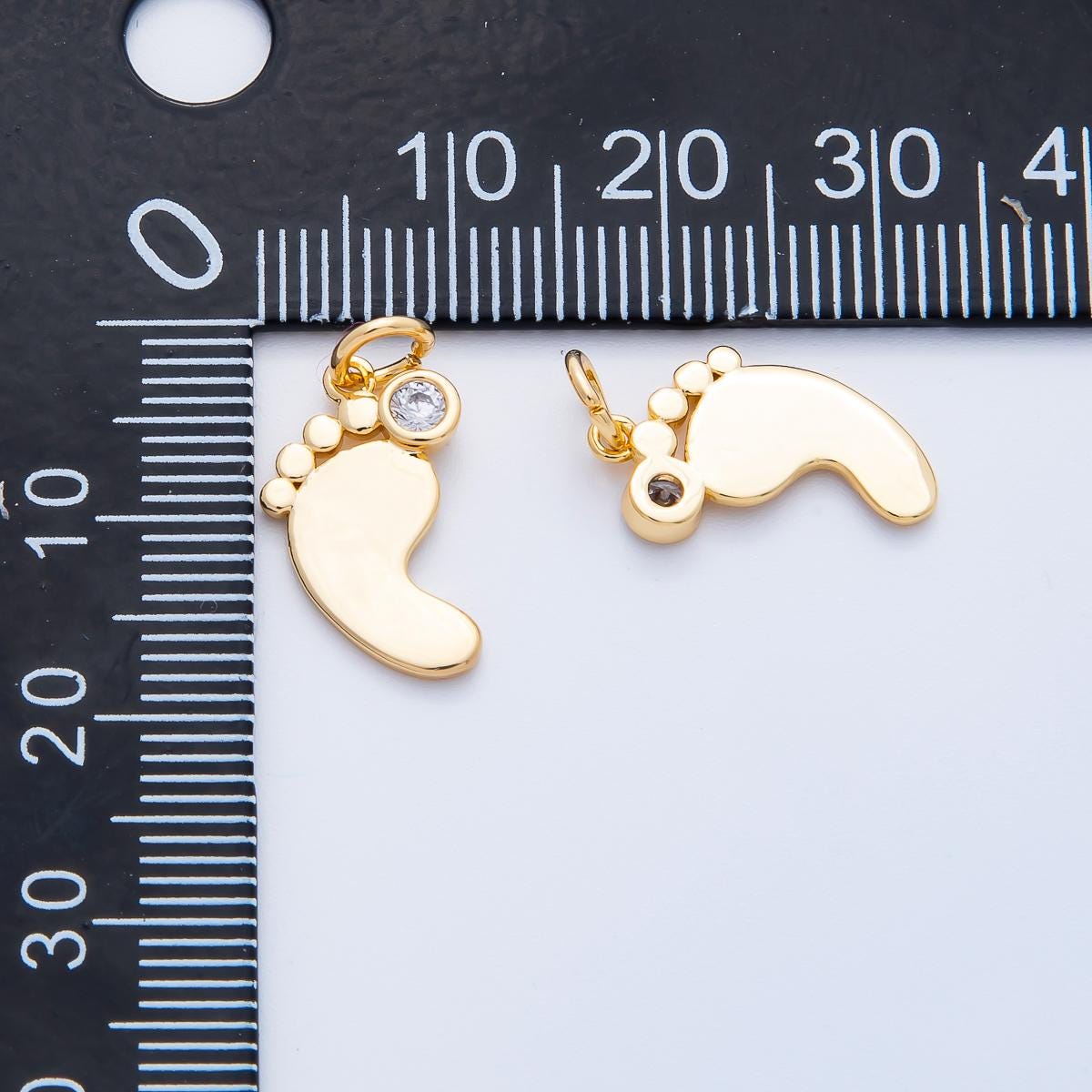 18K Gold Filled 20mm Round CZ Baby Feet Charm in Gold & Silver | AF1362