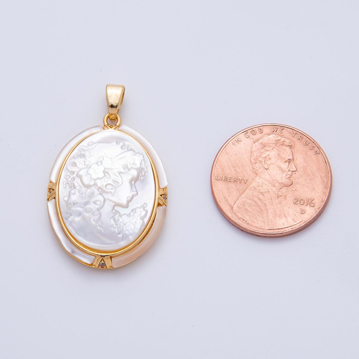 18K Gold Filled 30.5mm Women Girl Princess Portraits Silhouette Bezel Oval Pendant | AF1148