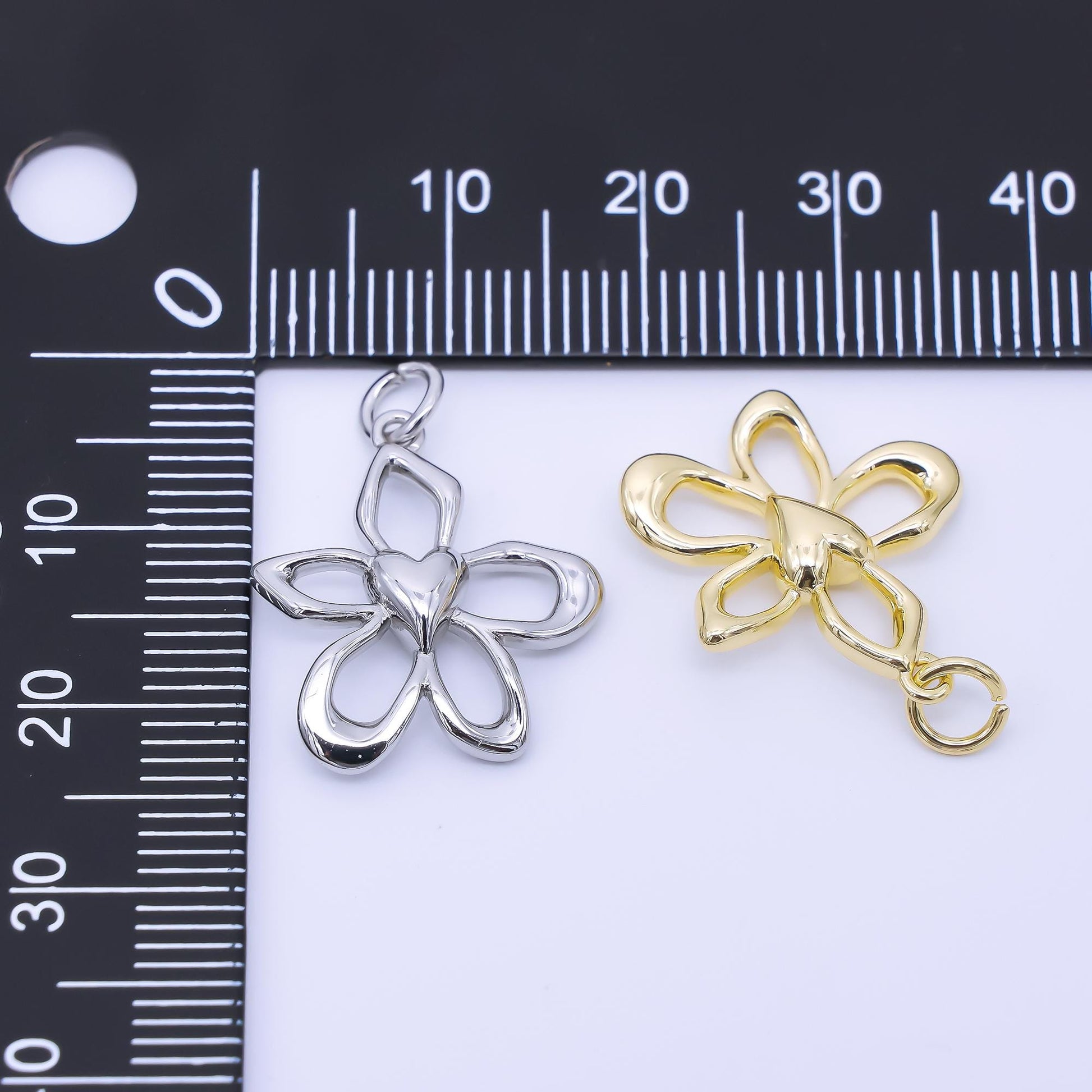 14K Gold Filled 20mm Lovely Flower Daisy Charm | AF1293