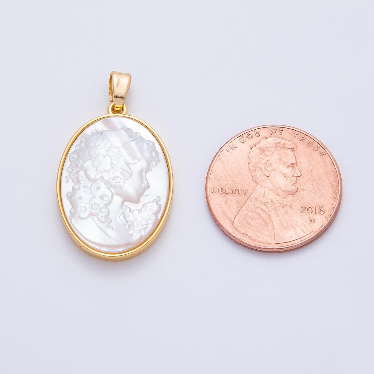 18K Gold Filled 28mm Women Girl Princess Portraits Silhouette Bezel Oval Pendant | AF1149