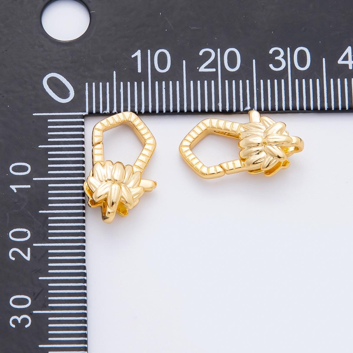 18K Gold Filled 16mm Ribbed Lily Flower Lobster Clasp Charm Finding | Z1425