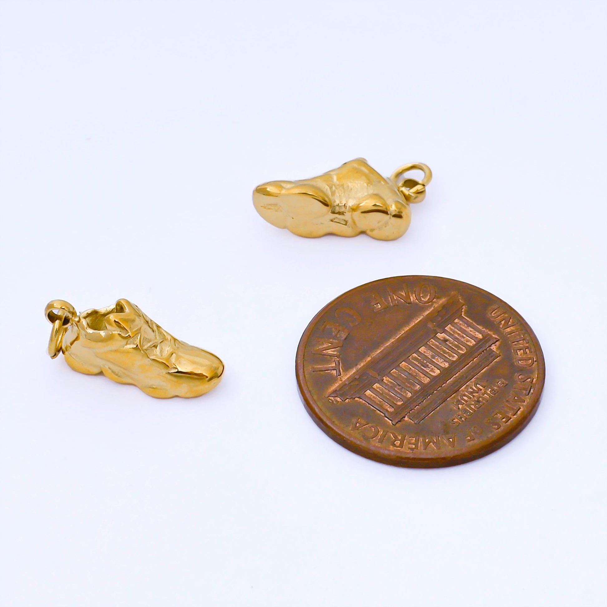 24k Gold Sneaker 14.4mm Charm Gold Shoe Pendant Streetwear Jewelry Sporty Minimalist Charm for Bracelet Necklace DIY Making Supply | J545