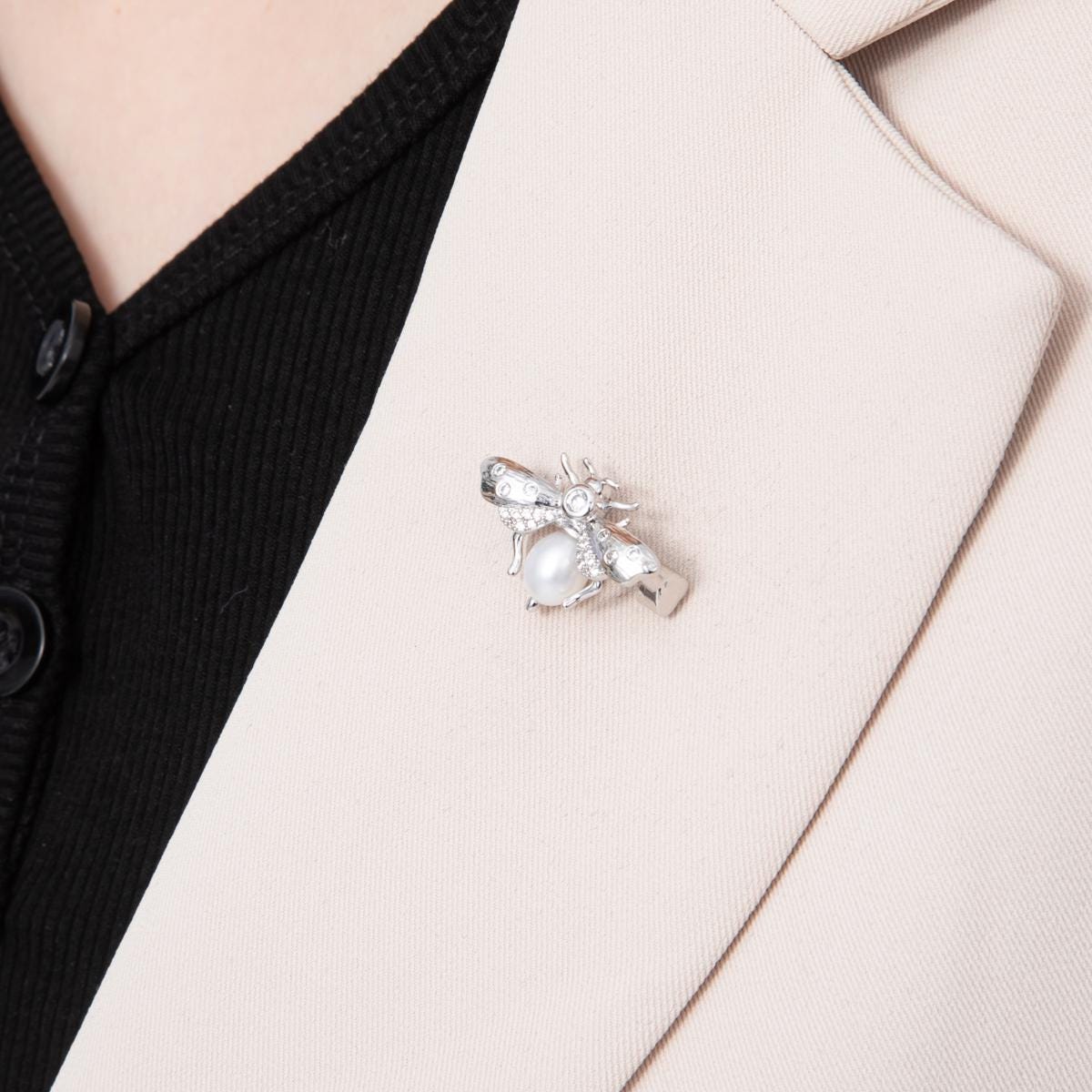 17.1mm Elegant Silver Bee Brooch Pin with Pearl and CZ crystals Dainty Insect Jewelry Vintage Style Accessory Gift For Her | BH011