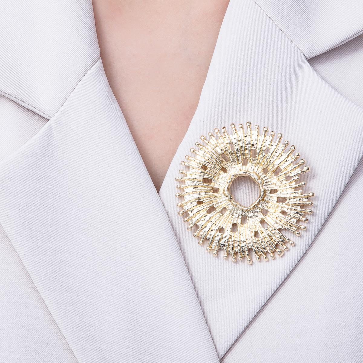 Gold Starburst Brooch Vintage Style Sun Pin Celestial Statement Piece for Coats Bags Scarves Elegant Jewelry Accessory | BH049