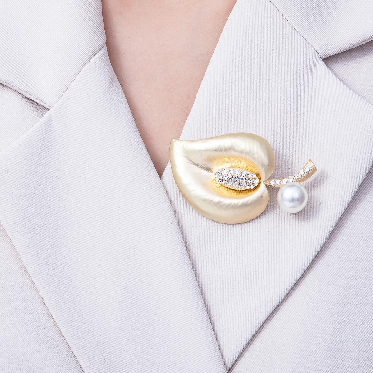 Vintage Style Matte Gold Calla Lily Brooch with Faux Pearl & Rhinestones Floral Lapel Pin Nature Inspired Jewelry Accessory | BH-035