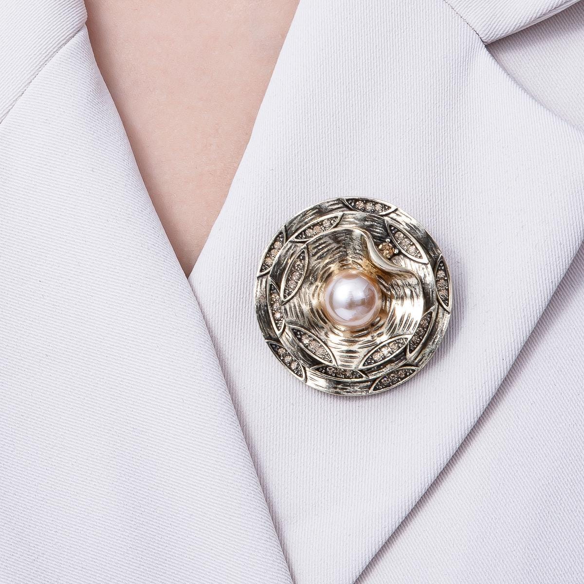 Big Bold Antique Gold Medallion Brooch Vintage Faux Pearl Statement Pin BH-078