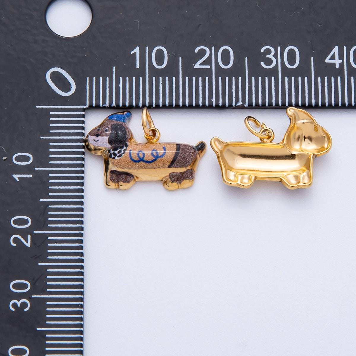 Cute Enamel Wiener Dog Pendant Charm Ideal For DIY Jewelry Projects And Pet Lover Gift Collections J-693