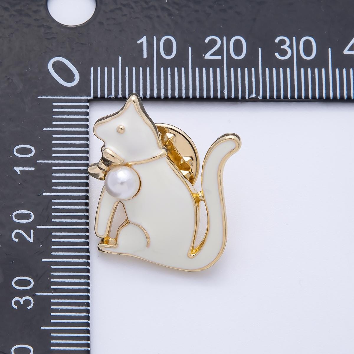 Gold White Acrylic Pearl Enamel Cat Kitten Pet Pin Brooch Playful Faux Pearl Accessory Cat Lover Gift for Her | BH-047