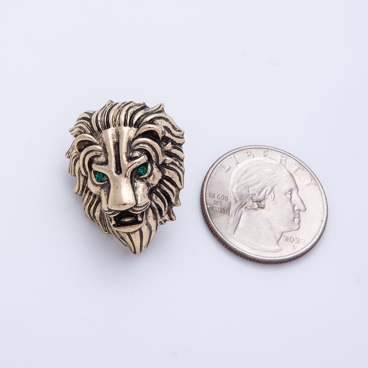 Vintage Gold 28.5mm Lion Animal Pin Brooch Vintage Style Lion Head with Emerald Green Eyes Pin Accessory for Coats Bags and Scarves | BH-062
