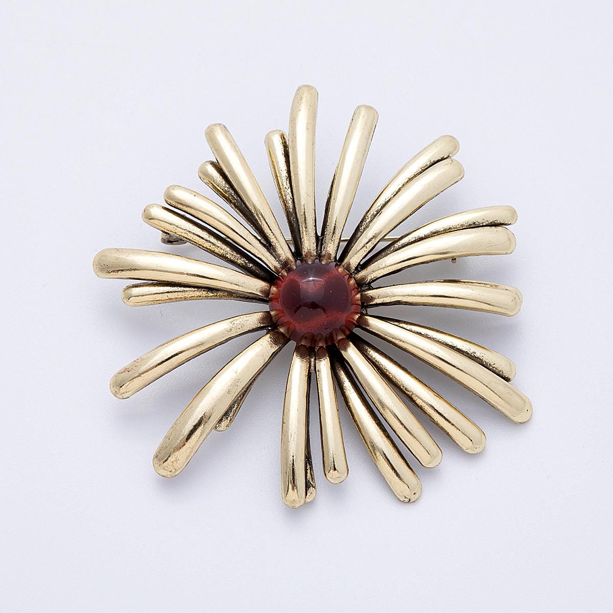 Vintage Gold 68.5mm x 63.7mm Red Acrylic Flower Pin Brooch Pin Celestial Statement Piece for Coats Bags Scarves Elegant Jewelry | BH-095