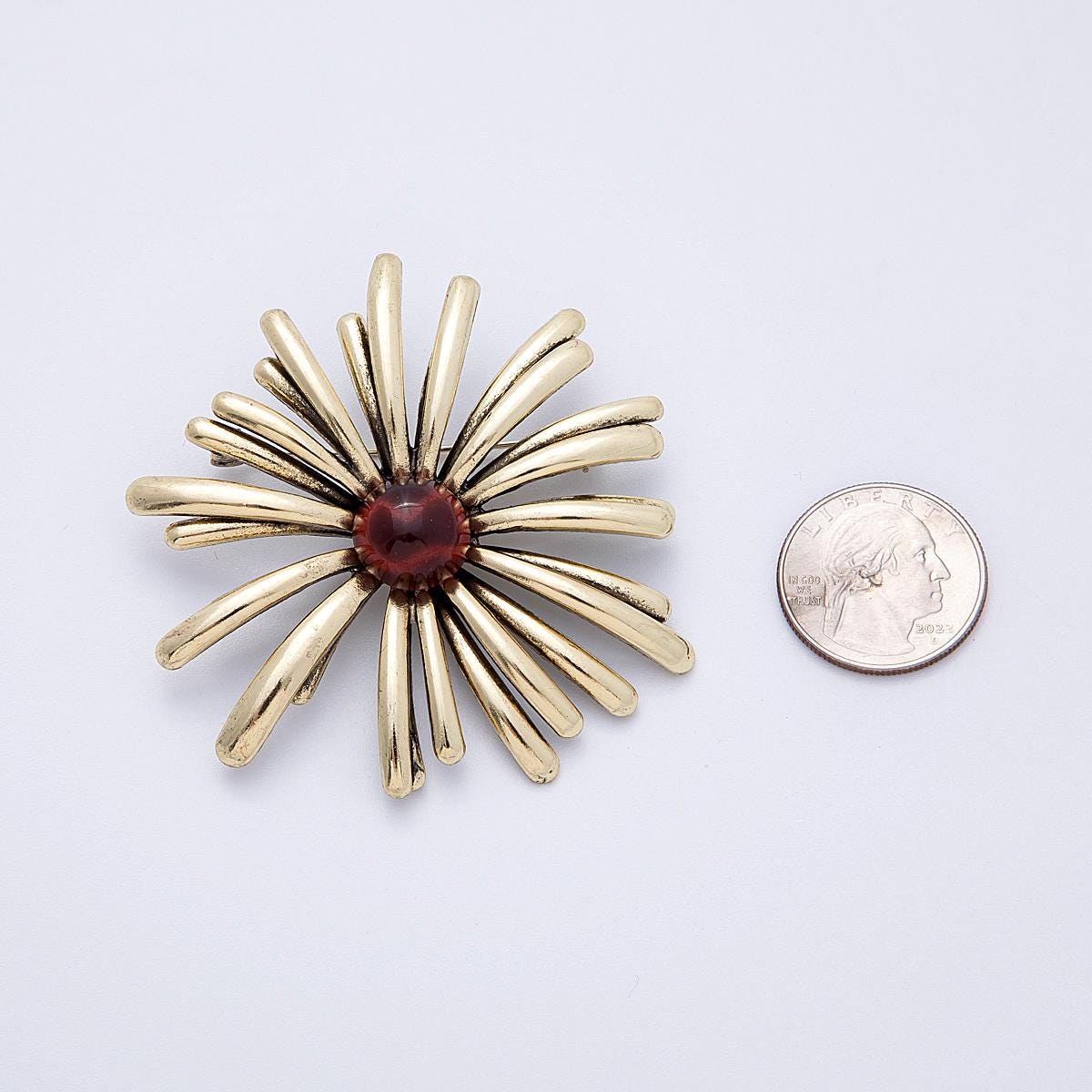 Vintage Gold 68.5mm x 63.7mm Red Acrylic Flower Pin Brooch Pin Celestial Statement Piece for Coats Bags Scarves Elegant Jewelry | BH-095
