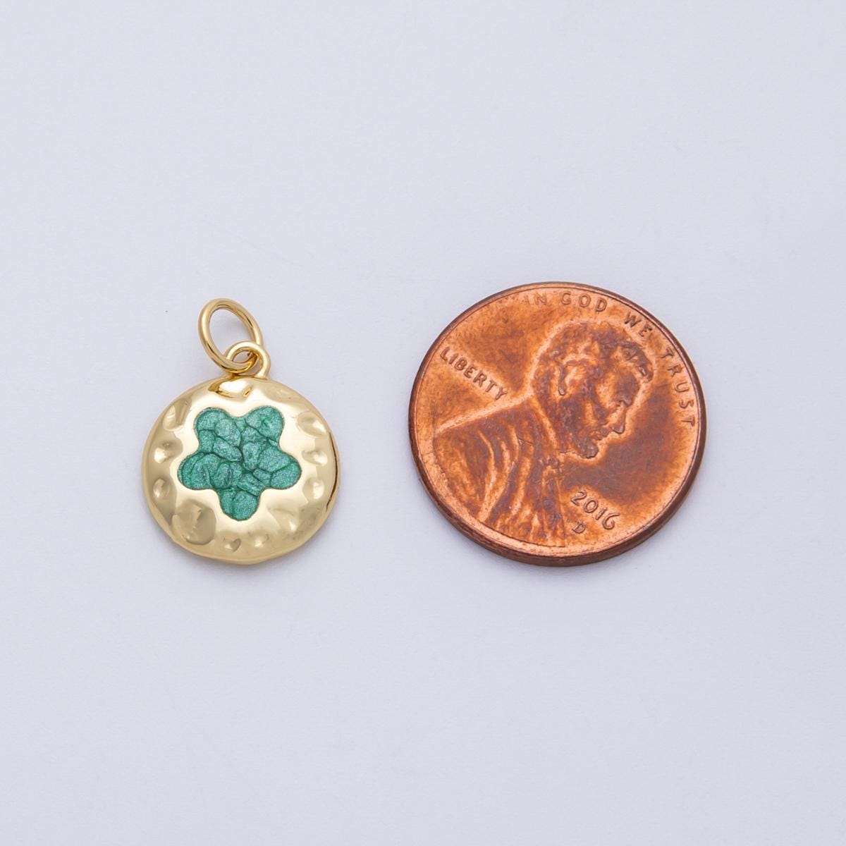 18K Gold Filled 15mm Green Flower Stone Hammered Medallion Pendant Minimalist Floral Jewelry Making Supply Wholesale charm | Charms-00141