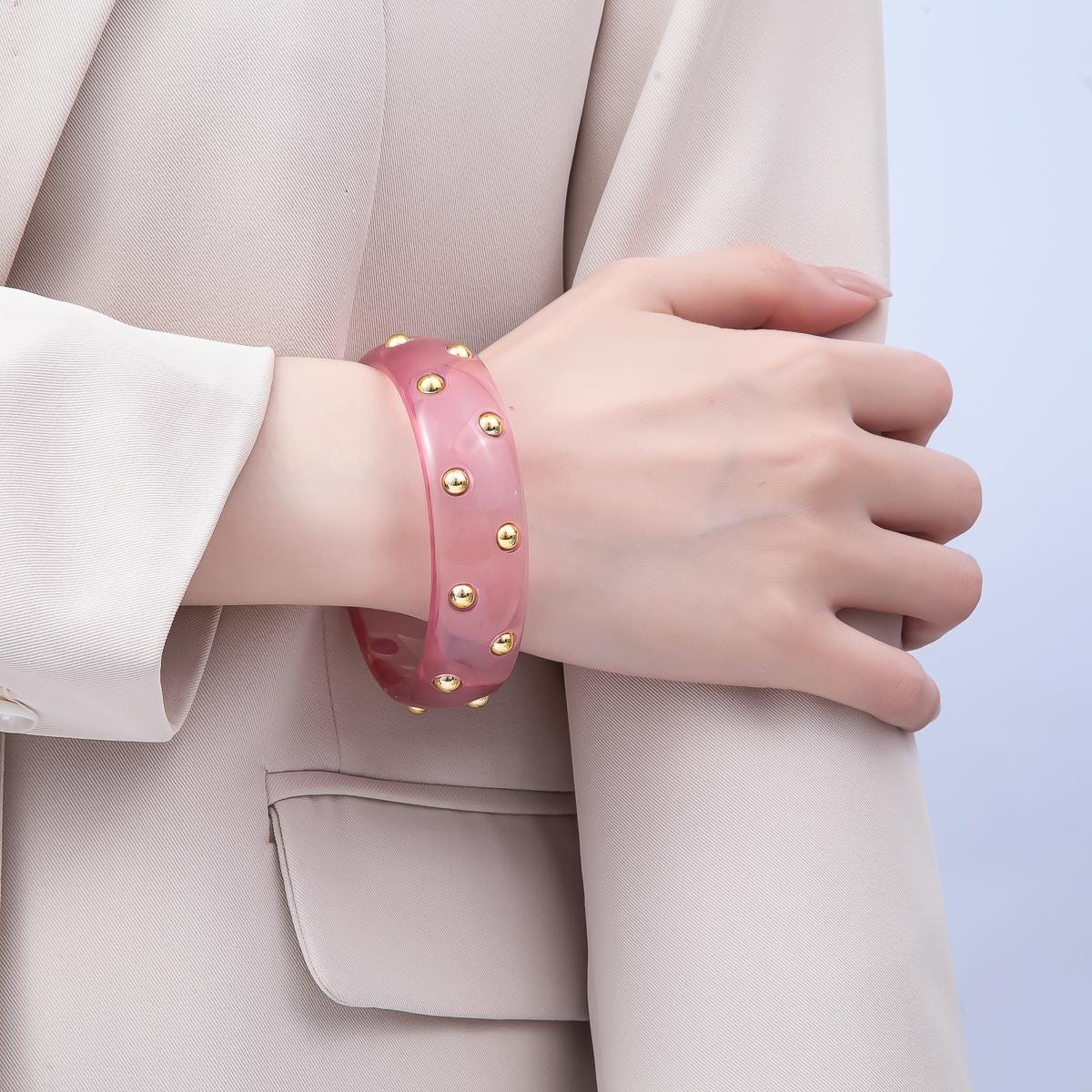 Chunky Resin Colorful Bracelet 80mm Colorful Acrylic Bangle Transparent Y2K Statement Piece Bold Geometric Band With Gold Stud WA-4432