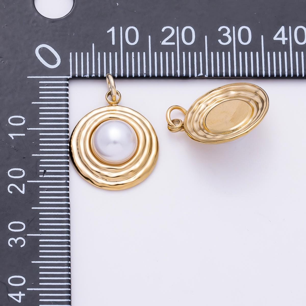 PVD Gold Stainless Steel 18mm White Shell Pearl Ribbed Round Charm Circle Wave Medallion Pendant for Boho Necklace Bracelet | Charms-01439