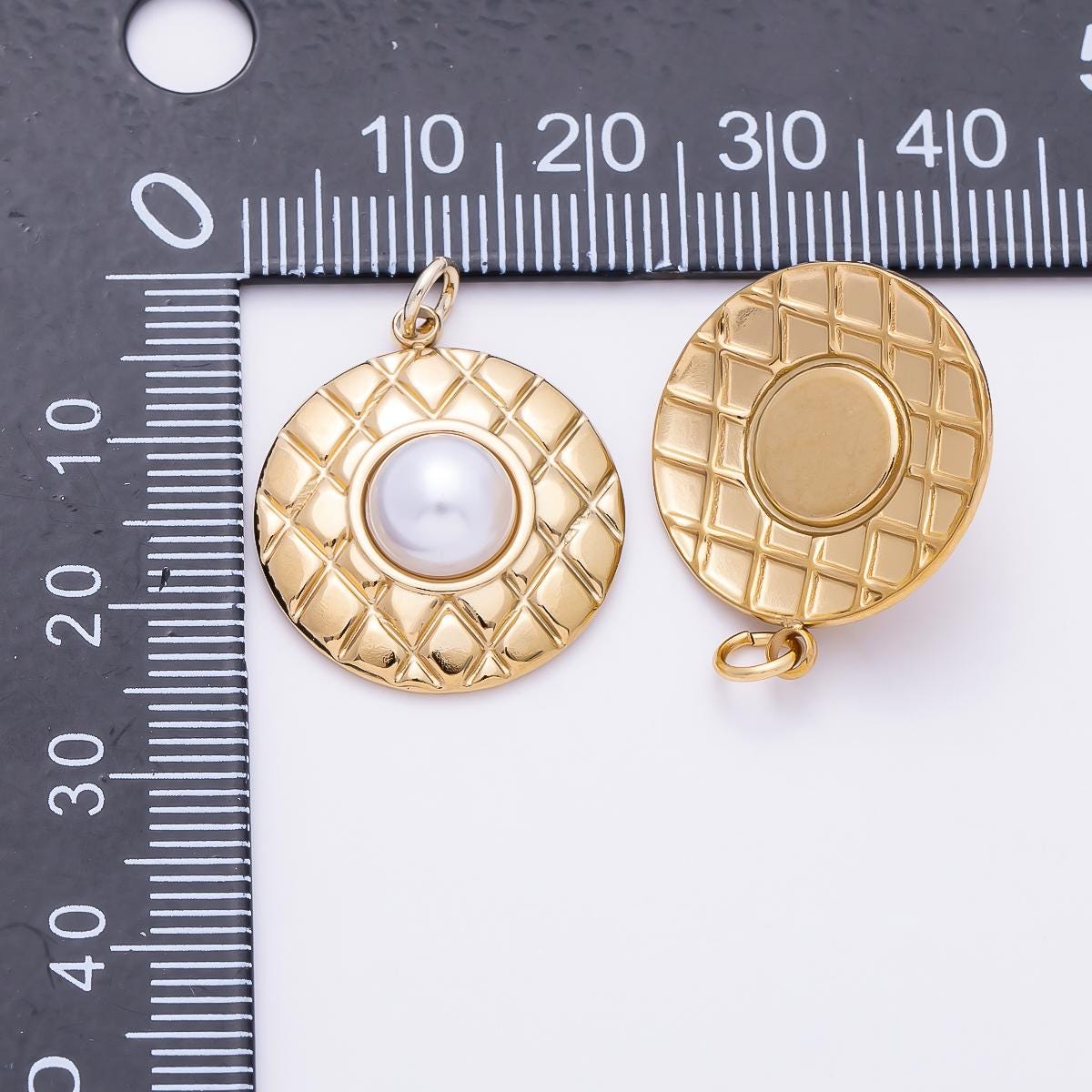 PVD Gold Stainless Steel 23mm Shell Pearl Quilted Bezel Round Charm Lattice Statement Coin Pendant for Jewelry Making Necklace| Charms-01441